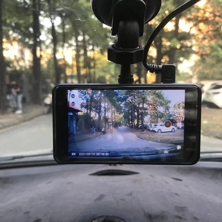 Camera hành trình ô tô X4 Carlover Full HD màn hình cảm ứng quay đêm rõ nét ghi hình trước sau bảo hành 1 năm