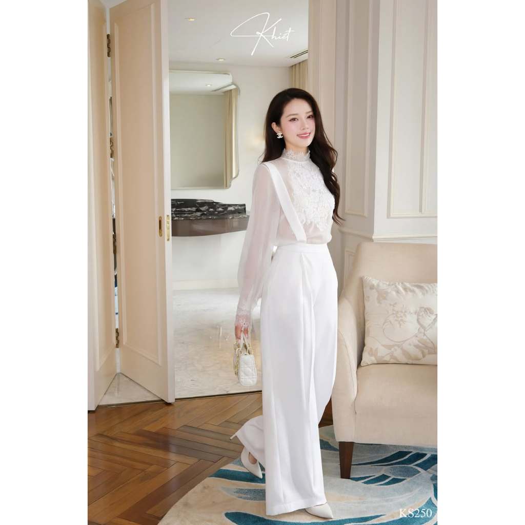 Set Khiết gồm áo tơ phối ren trắng và quần ống rộng dài xếp ly phong cách thanh lịch KS250