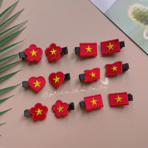 Set 02 kẹp hình lá cờ Tổ Quốc chào mừng ngày Lễ Quốc Khánh/ các dịp lễ lớn của Đất Nước