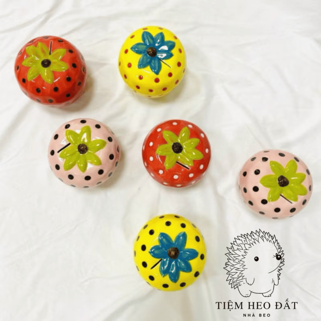 Heo đất trái dâu Bát Tràng dễ thương - Heo gốm tiết kiệm tiền decor độc lạ