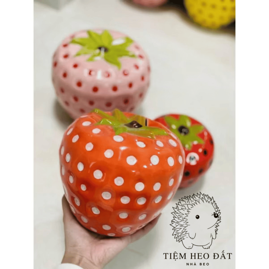 Heo đất trái dâu Bát Tràng dễ thương - Heo gốm tiết kiệm tiền decor độc lạ
