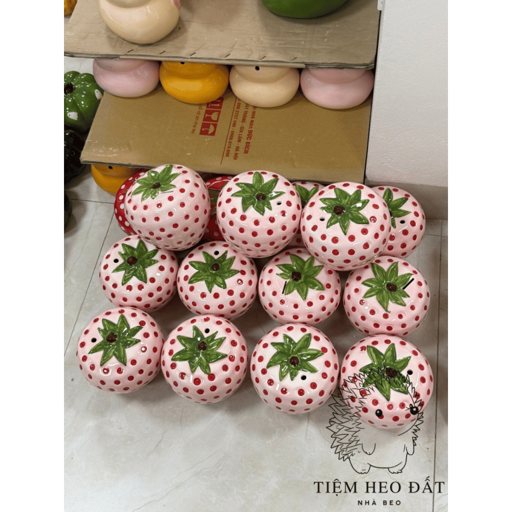 Heo đất trái dâu Bát Tràng dễ thương - Heo gốm tiết kiệm tiền decor độc lạ