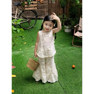 Set đồ bé gái trắng in hoa dập nổi – Quần ống loe