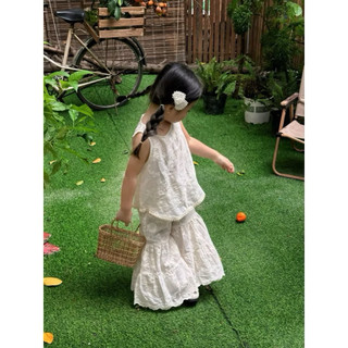 Set đồ bé gái trắng in hoa dập nổi – Quần ống loe