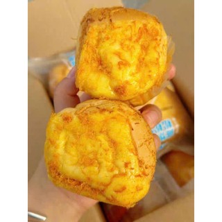 100 gr Bánh mì chà bông phô mai,thương hiệu nổi tiếng Ouba,vỏ bánh mềm tan,chà bông mặn mặn,hòa quyện phô mai béo nguậy.