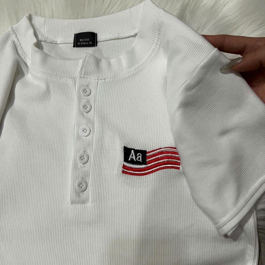 [SIÊU SALE MỞ BÁN] Áo thun babytee Dáng Ngắn Cổ Trụ 5 cúc thêu cờ AA dáng ôm vừa mẫu mới MÙA HÈ 2025