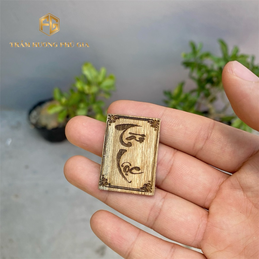 Miếng trầm để ví may mắn