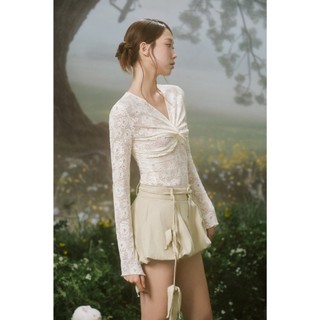 Áo OLV ren cổ V tay dài xoắn ngực dáng ôm quyến rũ Cream Fleur Lace Front Twist Long Sleeves đi tiệc