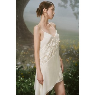 Đầm dây OLV cổ V lệch tà quyến rũ Cream Butterfly Strappy Dress họa tiết bướm phù hợp đi tiệc