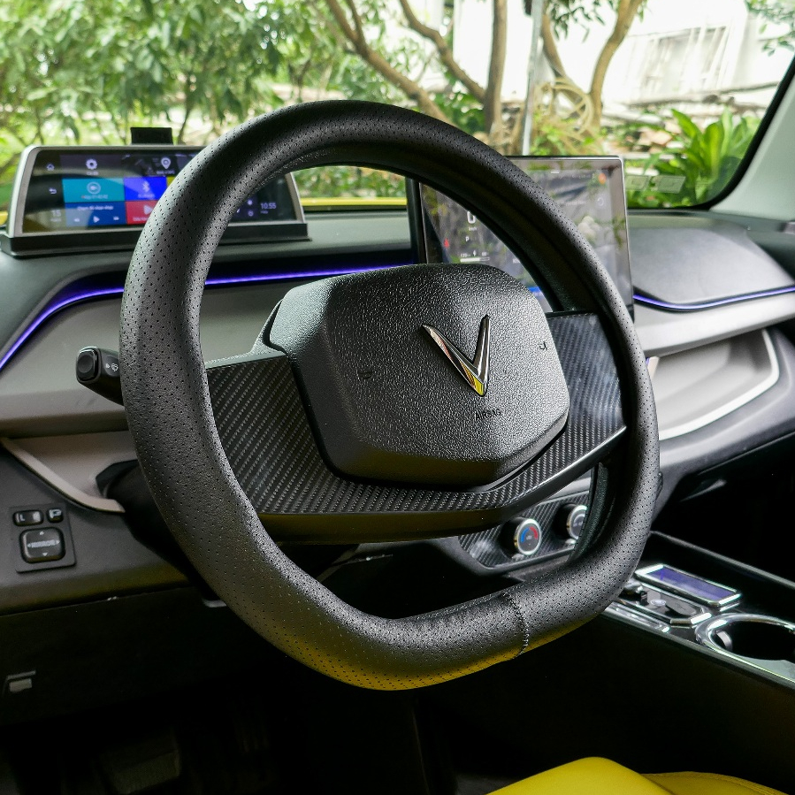 Bọc vô lăng Vinfast VF3 VF5 VF6 VFE34 VF7 VF8 VF9 LIMO GREEN Da thật cao cấp, đục lỗ thoáng khí,mềm mại, chống trơn