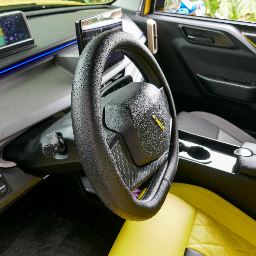 Bọc vô lăng Vinfast VF3 VF5 VF6 VFE34 VF7 VF8 VF9 LIMO GREEN Da thật cao cấp, đục lỗ thoáng khí,mềm mại, chống trơn