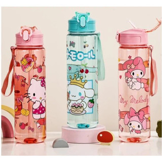 Bình nước thể thao Cameido 800ml có ống hút chống tràn họa tiết hoạt hình dễ thương