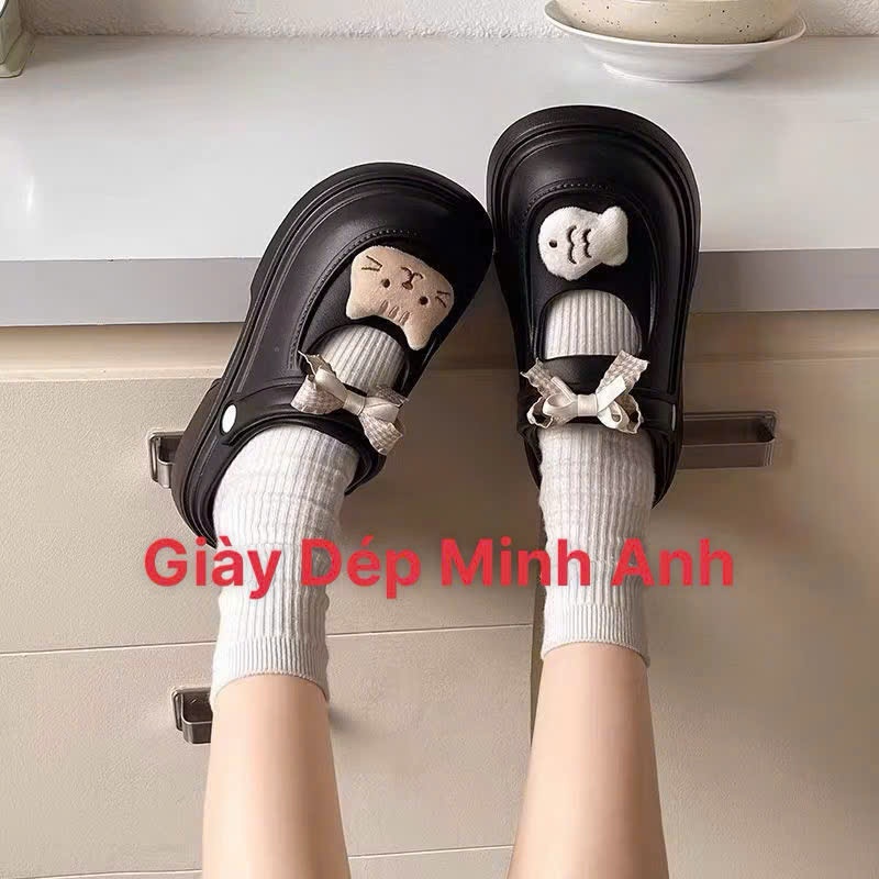 Dép Nữ Sục Cross Đế Cao 5cm Cực Tôn Dáng Chống Trơn Trượt Họa Tiết Sticker Mèo Cá Chất Liệu Mềm 2025