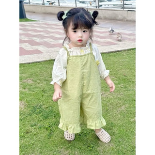 Set yếm quần dài xanh cốm bé gái phối áo trắng tay bồng