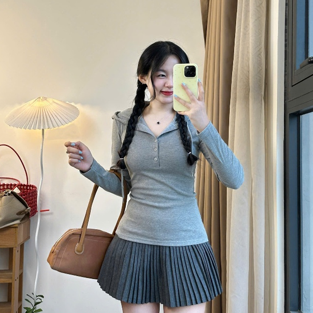 Áo thun nữ dài tay phối cúc thiết kế mũ cá tính ôm eo tôn dáng Joolate 432 P5K2