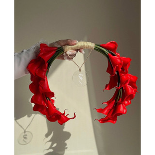 bó hoa cưới cầm tay cô dâu rum đỏ Red Rum 123