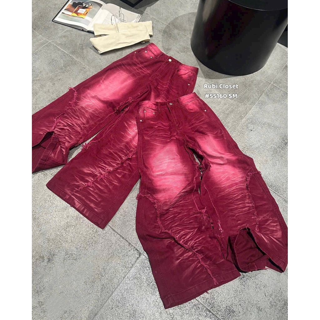 Quần jeans đỏ loang ngấn tua rua