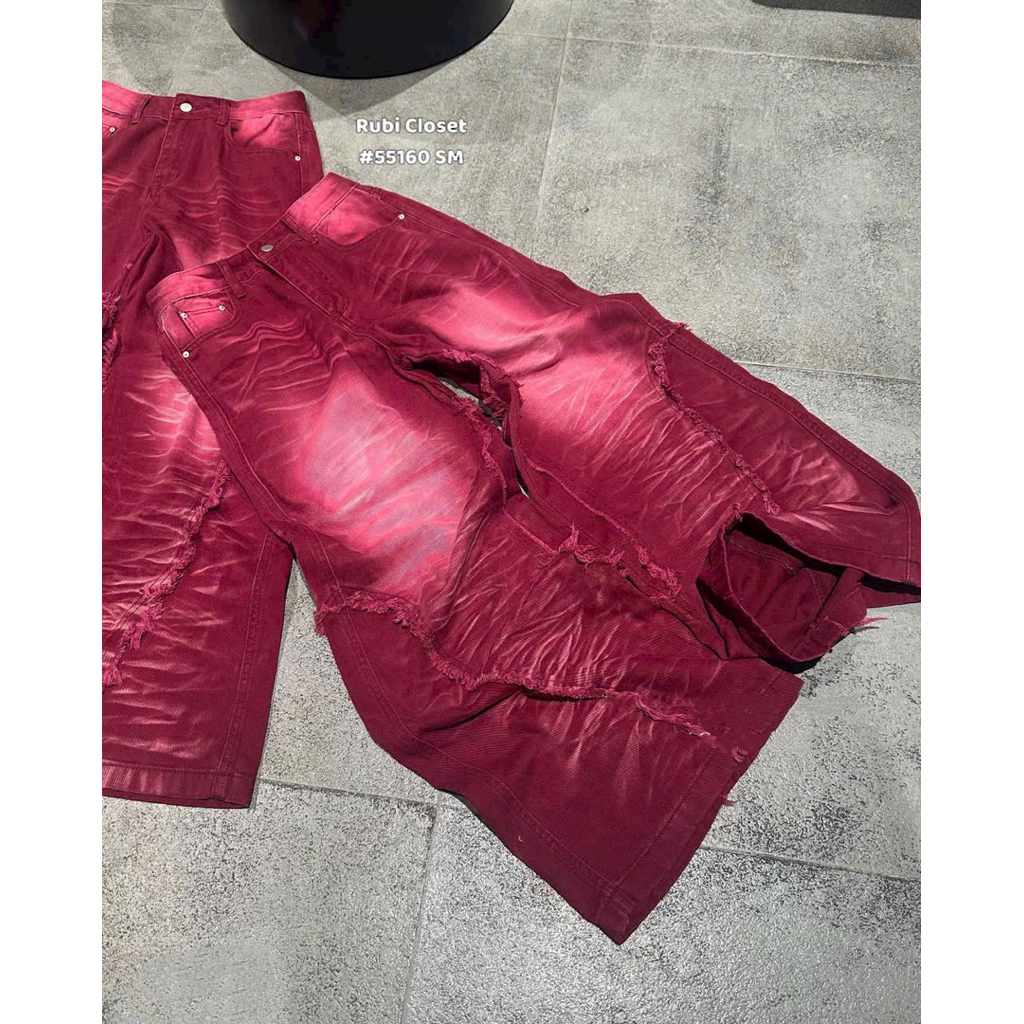 Quần jeans đỏ loang ngấn tua rua