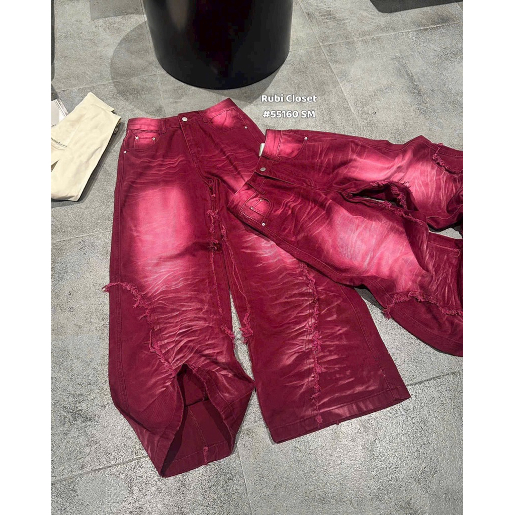 Quần jeans đỏ loang ngấn tua rua