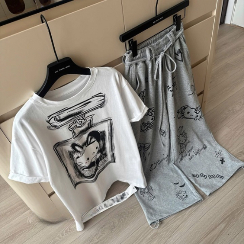 Set đồ nữ kitty áo phông mix quần suông dài cạp chun, đồ bộ nữ trẻ trung năng động HCOM26144