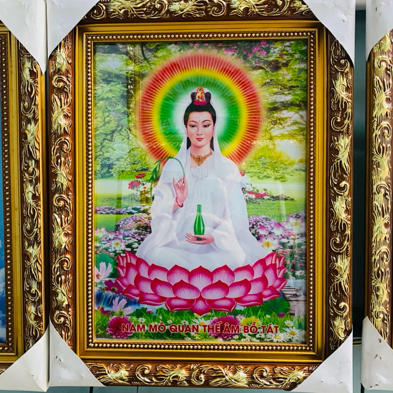 Tranh Quan Âm Bồ Tát Khung Gỗ Đủ Kích Thước Có Đèn Led và Không Đèn.