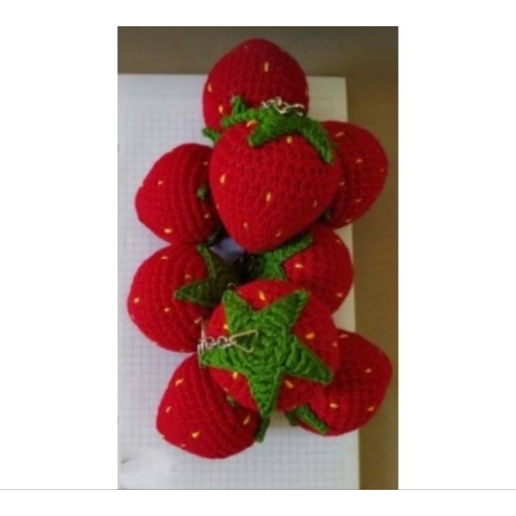 Móc Khóa Dâu Tây Len Handmade