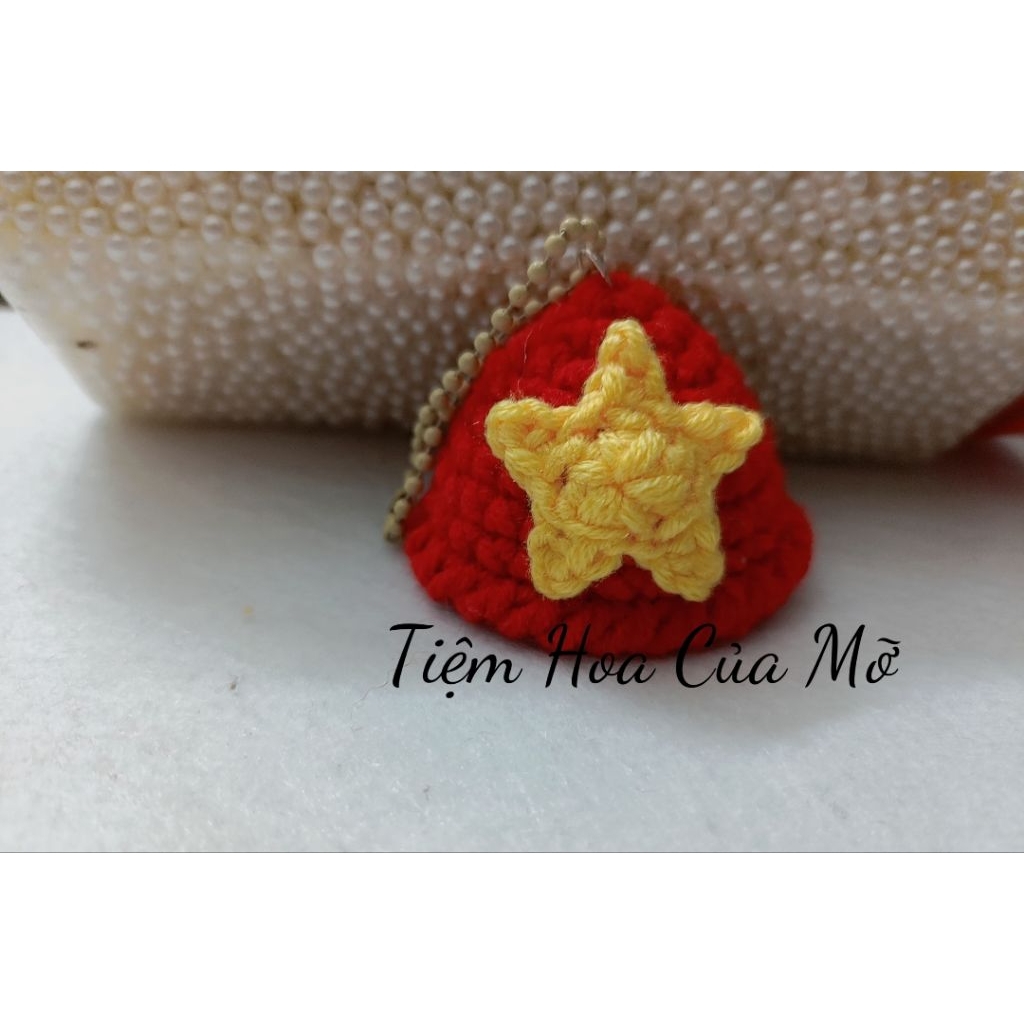Kẹp Tóc / Móc Khoá / Ghim Cài Hình Lá Cờ Việt Nam, Kẹp Tóc Móc Khoá Len Handmade