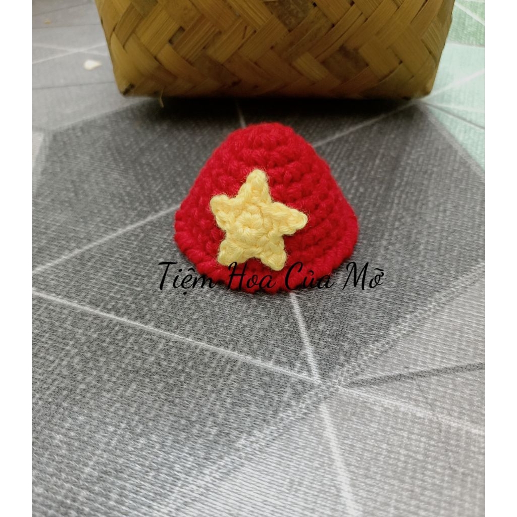 Kẹp Tóc / Móc Khoá / Ghim Cài Hình Lá Cờ Việt Nam, Kẹp Tóc Móc Khoá Len Handmade
