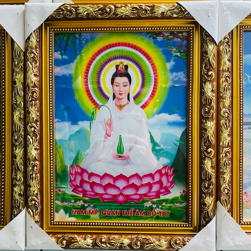 Tranh Quan Âm Bồ Tát Khung Gỗ Đủ Kích Thước Có Đèn Led và Không Đèn.
