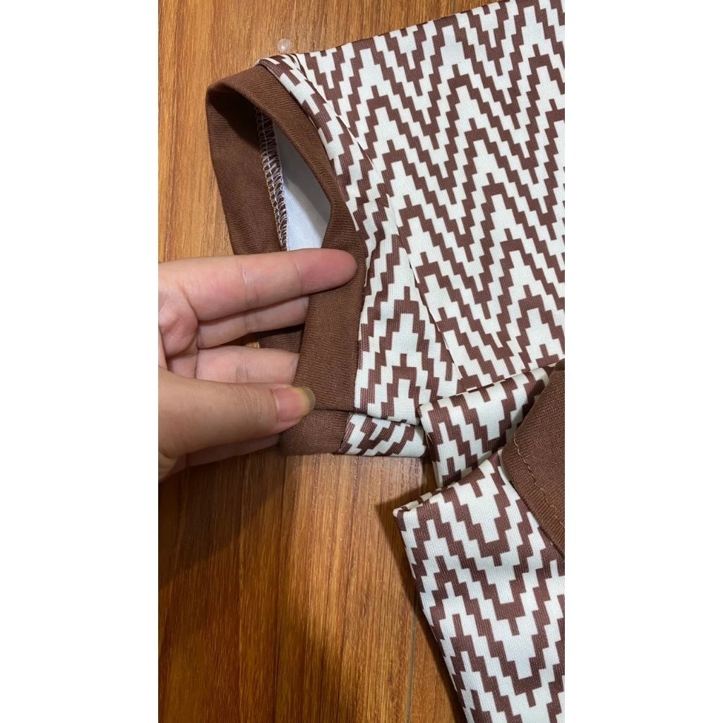 Đầm nữ cổ bẻ bigsize bầu mặc được basic Váy polo cộc tay dáng dài suông form rộng phối viền nâu họa tiết ziczac T1261G