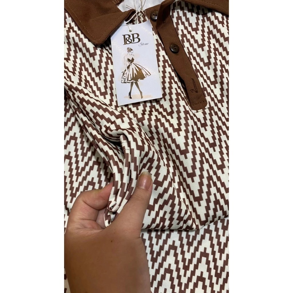 Đầm nữ cổ bẻ bigsize bầu mặc được basic Váy polo cộc tay dáng dài suông form rộng phối viền nâu họa tiết ziczac T1261G