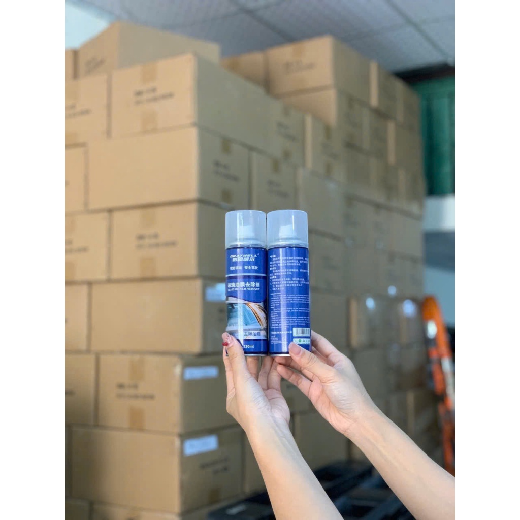 Chai Xịt Vệ Sinh Kính Chống Bám Nước Cho Ô Tô Và Các Loại Kính Khác 330ml