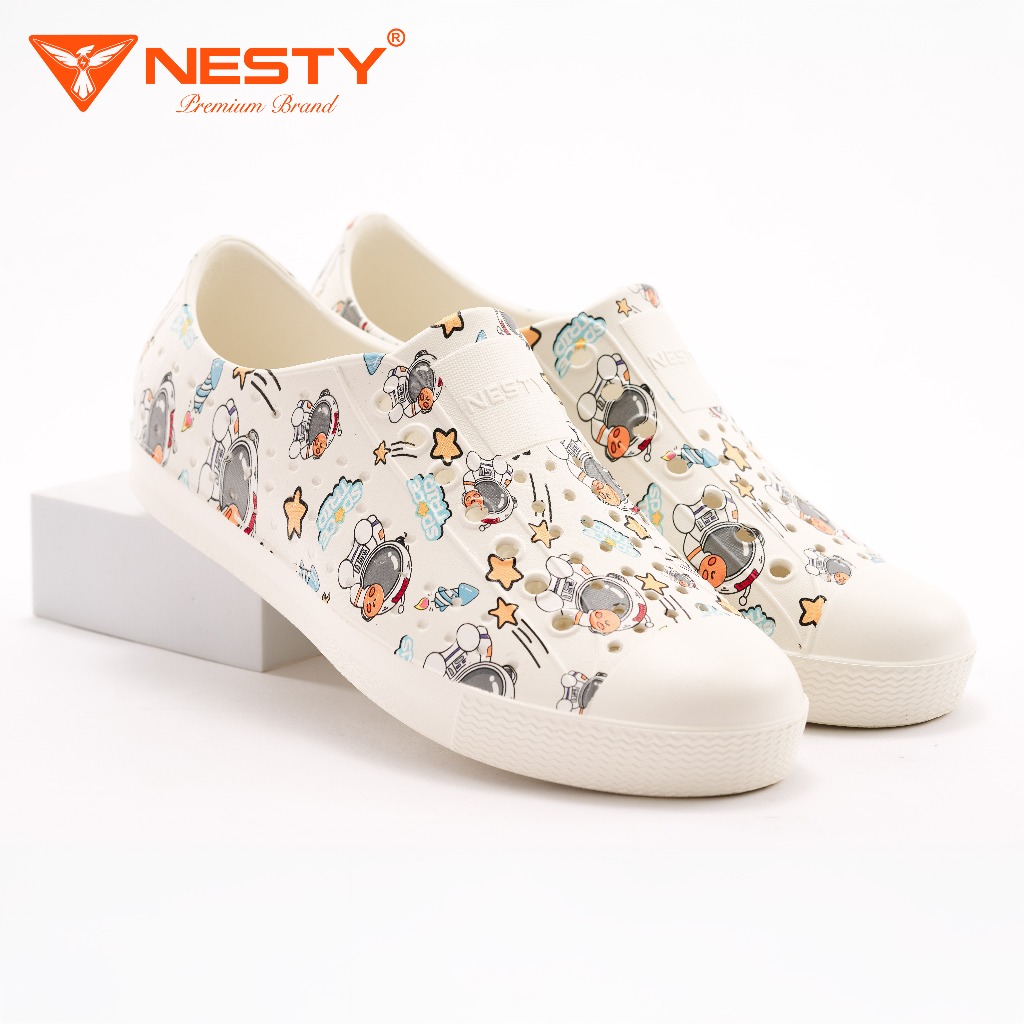 Giày Nesty NE40-1 nhìn từ mặt bên, chi tiết đế đúc nguyên khối EVA