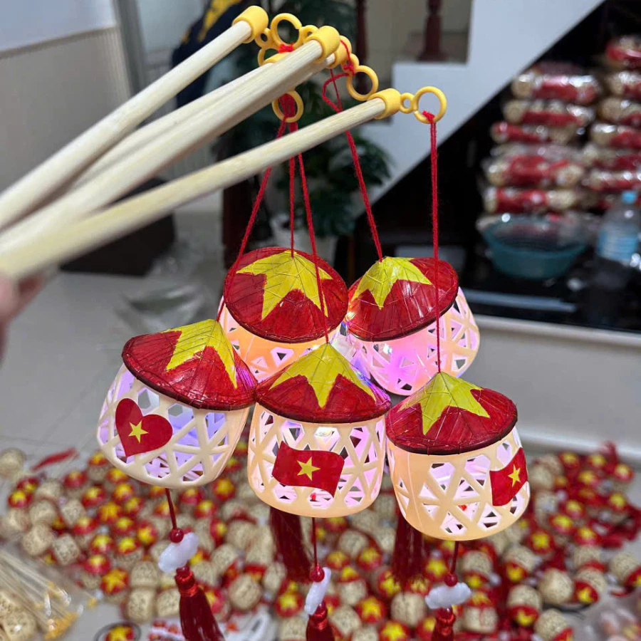 Lồng Đèn Cờ Đỏ Sao Vàng Lồng Đèn Yêu Nước Việt Nam Giỏ Tre Nón Lá Mừng Quốc Khánh Trung Thu Cho Bé-Đồ Chơi Cho Bé PUKAPI