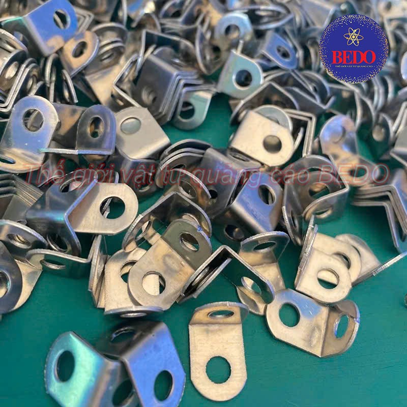 Ke Đỡ Chữ Nổi BEDO Ke V Gắn Chữ Mica Inox Alu Quảng Cáo Túi 800c Thi Công Nhanh Chuyên Nghiệp