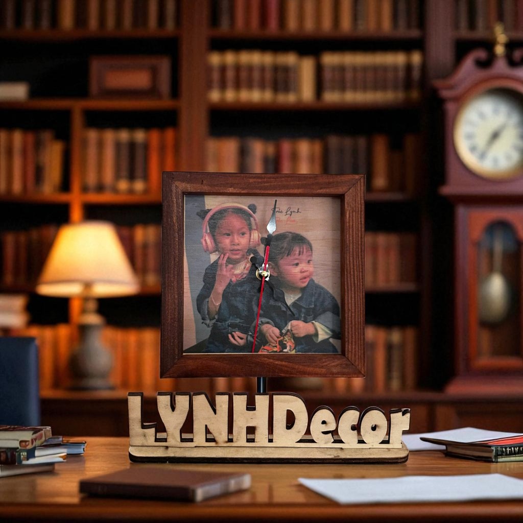 ĐỒNG HỒ GỖ ĐỂ BÀN HÌNH VUÔNG IN UV ẢNH THEO YÊU CẦU | LYNHDECOR Miễn Phí Thiết Kế