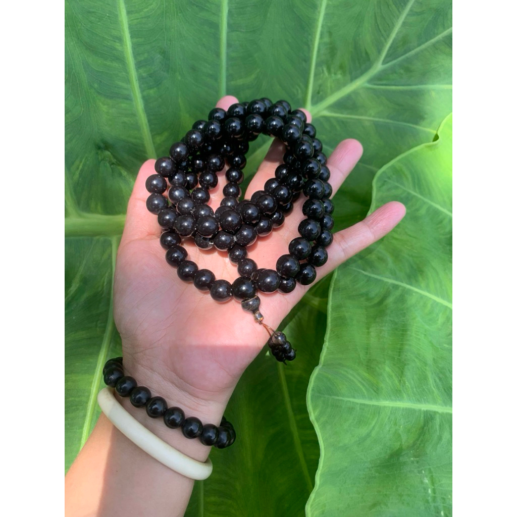 vòng 108 hạt san hô đen 8ly