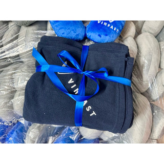 Chăn nỉ văn phòng thêu logo Vinfast màu xanh navy, rộng 1,5 x 1,8 mét