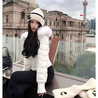 Áo phao croptop có mũ trùm đầu viền lông eo bo chun túi kéo khoá phong cách cá tính