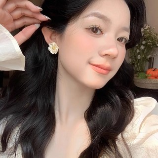 Bông tai kiểu hoa trà các tính đẹp tinh tế