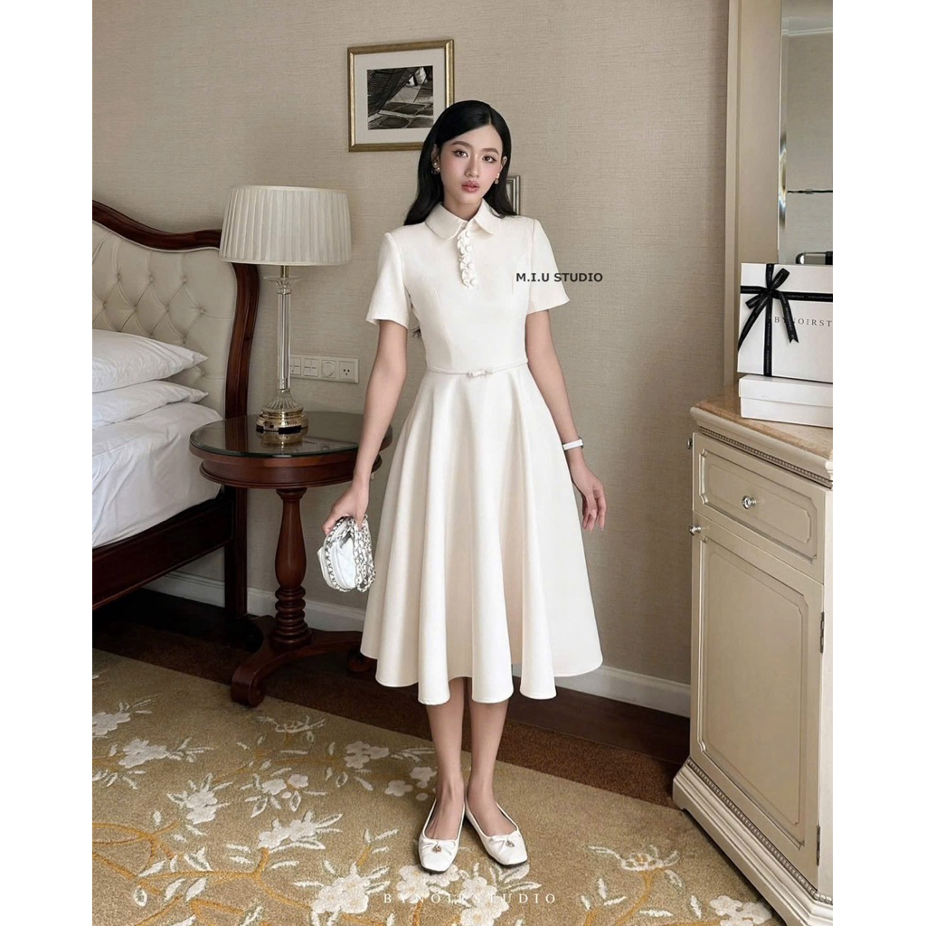 Váy nữ cộc tay cổ sen đính khuy bọc phối viền bèo nhẹ nhàng sang chảnh , Đầm thiết kế dài xoè đai nơ chiết eo tôn dáng