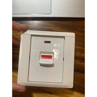 WGR32D1-1088-CÔNG TẮC 32A - 230V- Cho Bếp Từ, Máy Nước Nóng Lạnh, Máy Lanh- Hager
