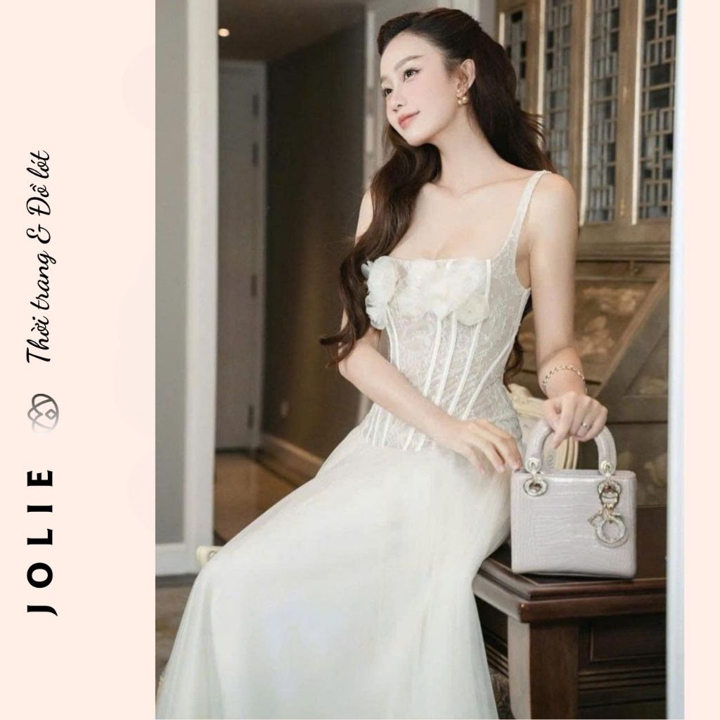 Đầm váy hai dây dáng dài, thiết kế phối ren corset và chân váy voan