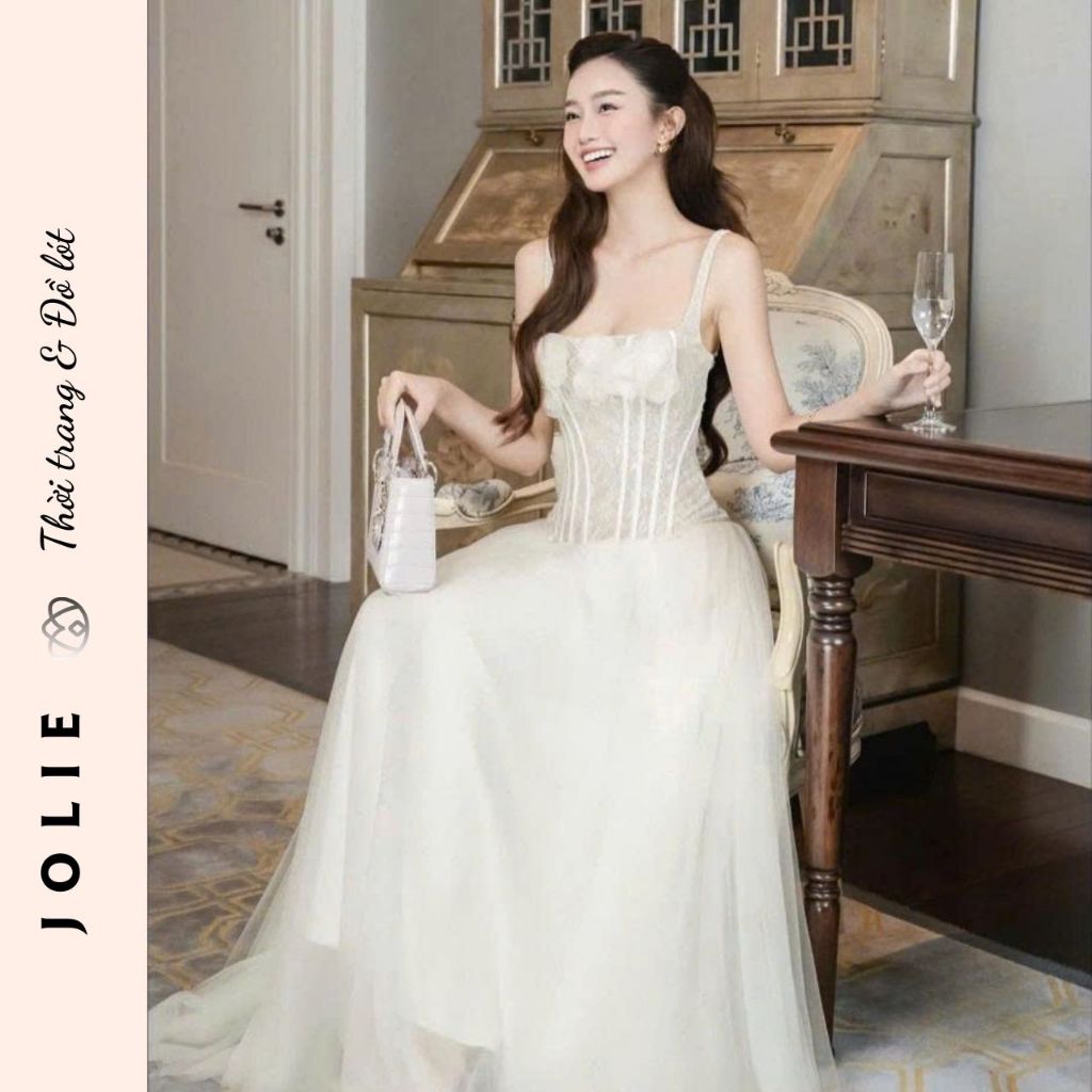 Đầm váy hai dây dáng dài, thiết kế phối ren corset và chân váy voan