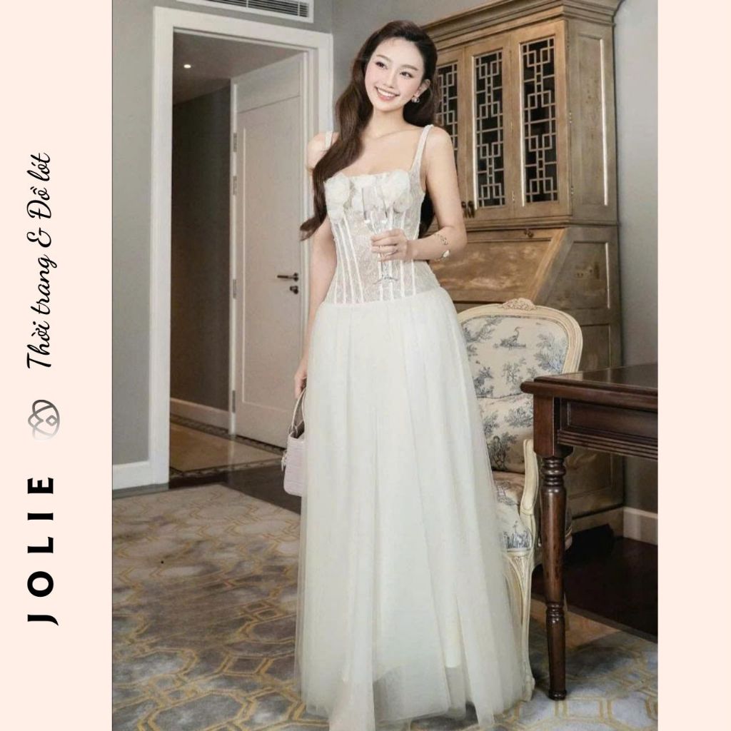 Đầm váy hai dây dáng dài, thiết kế phối ren corset và chân váy voan