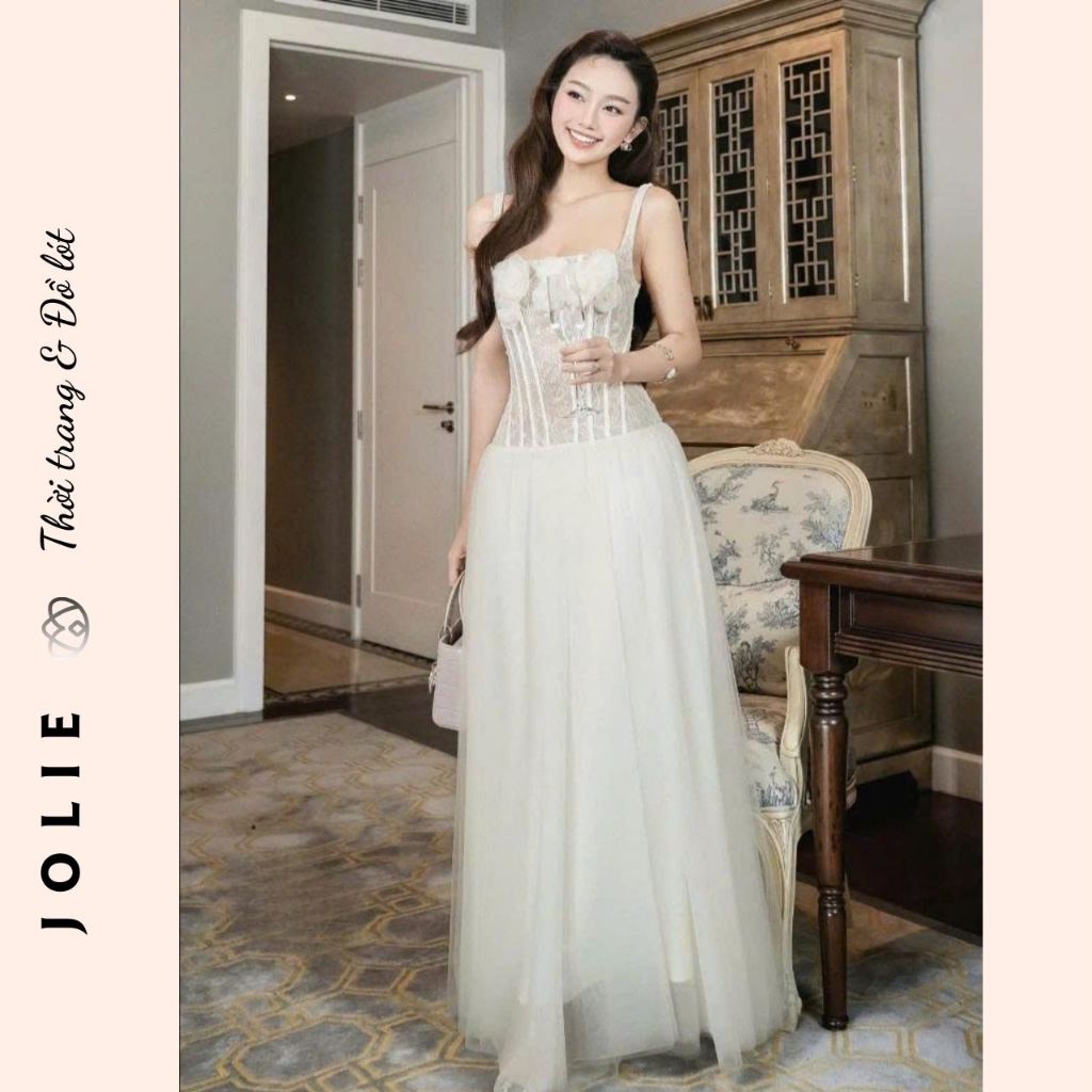 Đầm váy hai dây dáng dài, thiết kế phối ren corset và chân váy voan