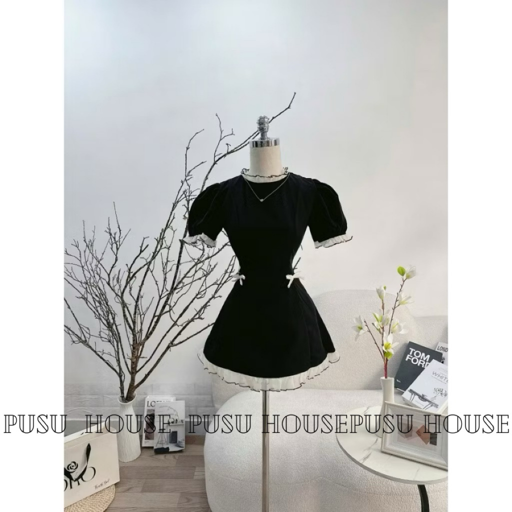 Đầm váy đen tay bồng phối viền bèo xinh, hoạ tiết nơ dáng ngắn - Pusu house