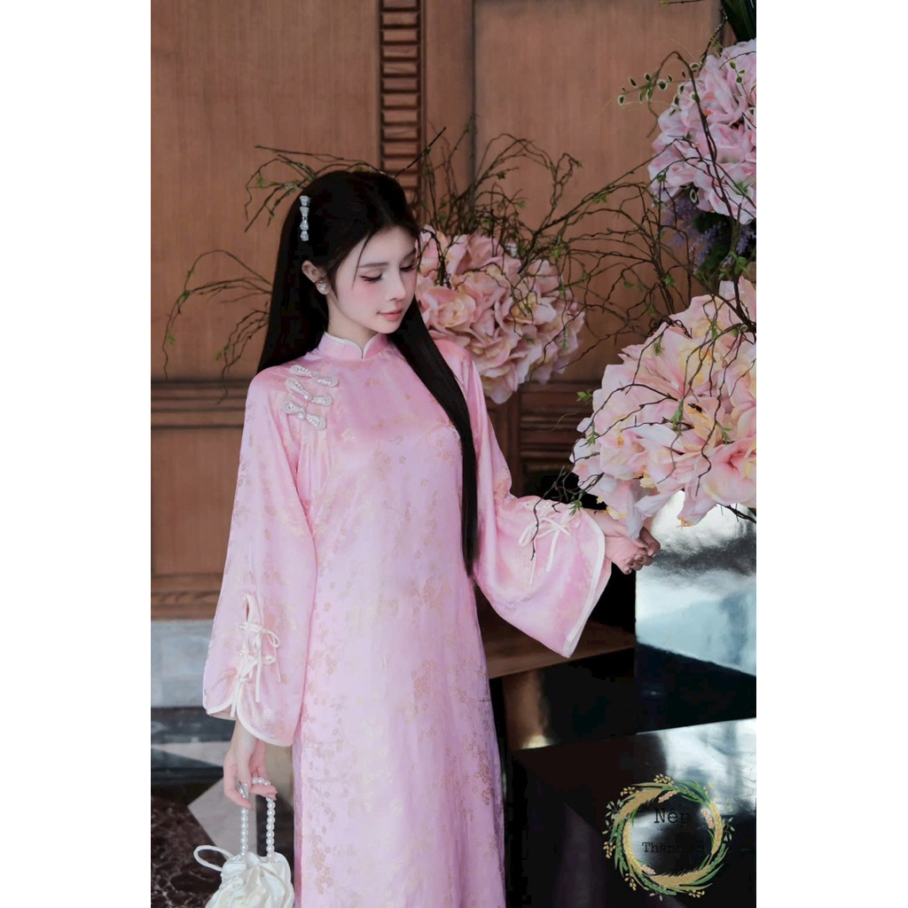 Áo dài lụa hoa ẩn tay thắt nơ kèm bờm