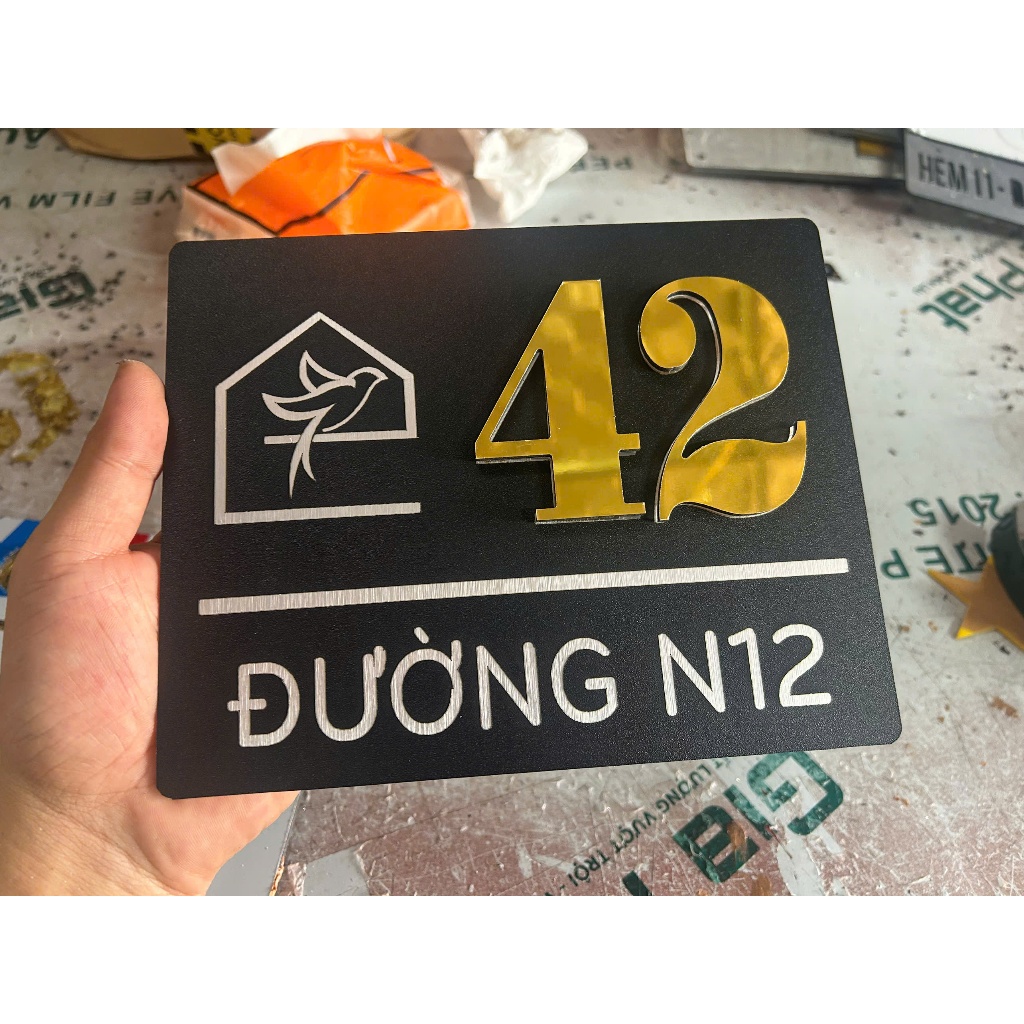 Biển số nhà CAO CẤP,, biệt thự, chung cư. Màu ĐEN MỜ. SỐ GƯƠNG VÀNG NỔI