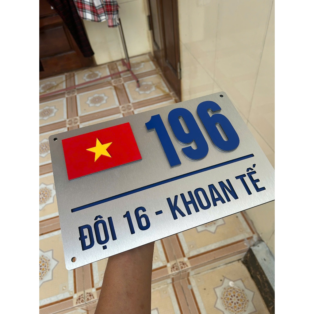 BIỂN SỐ NHÀ CỜ ĐỎ SAO VÀNG, NỀN BẠC XƯỚC CHỮ XANH DƯƠNG